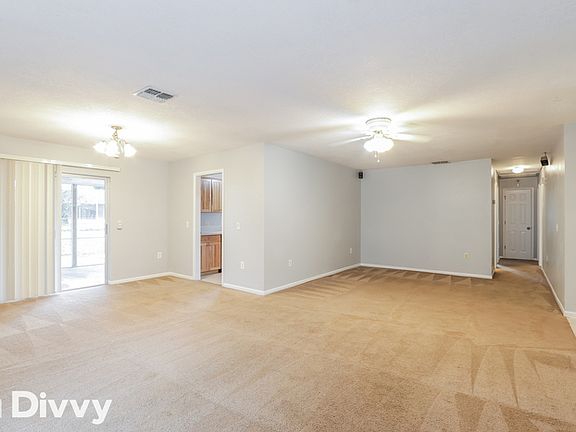 5th image of 7223 Fox Chase Dr
