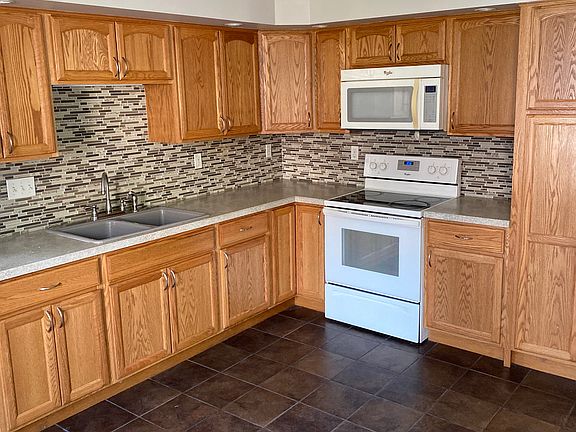 2nd image of 406 Railroad Ave #406