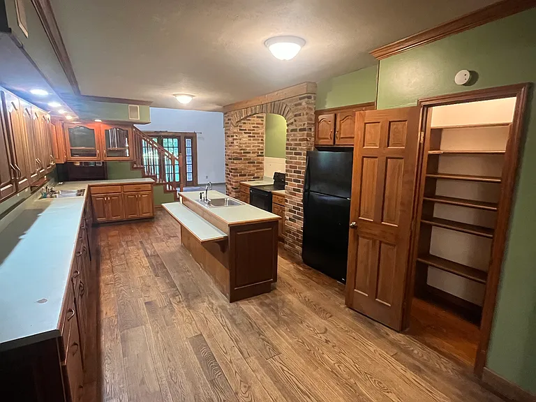 311 W Jefferson St — Photo 3