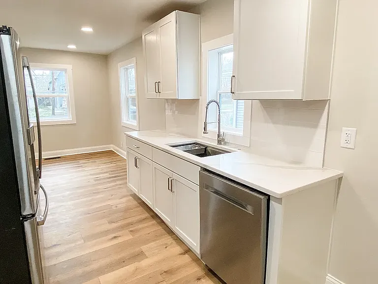1142 S Keystone Ave — Photo 10