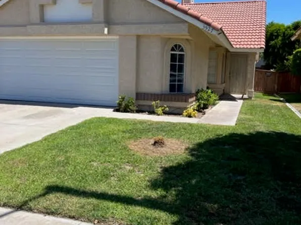 3527 Four Seasons Rd, Riverside, CA 92503
