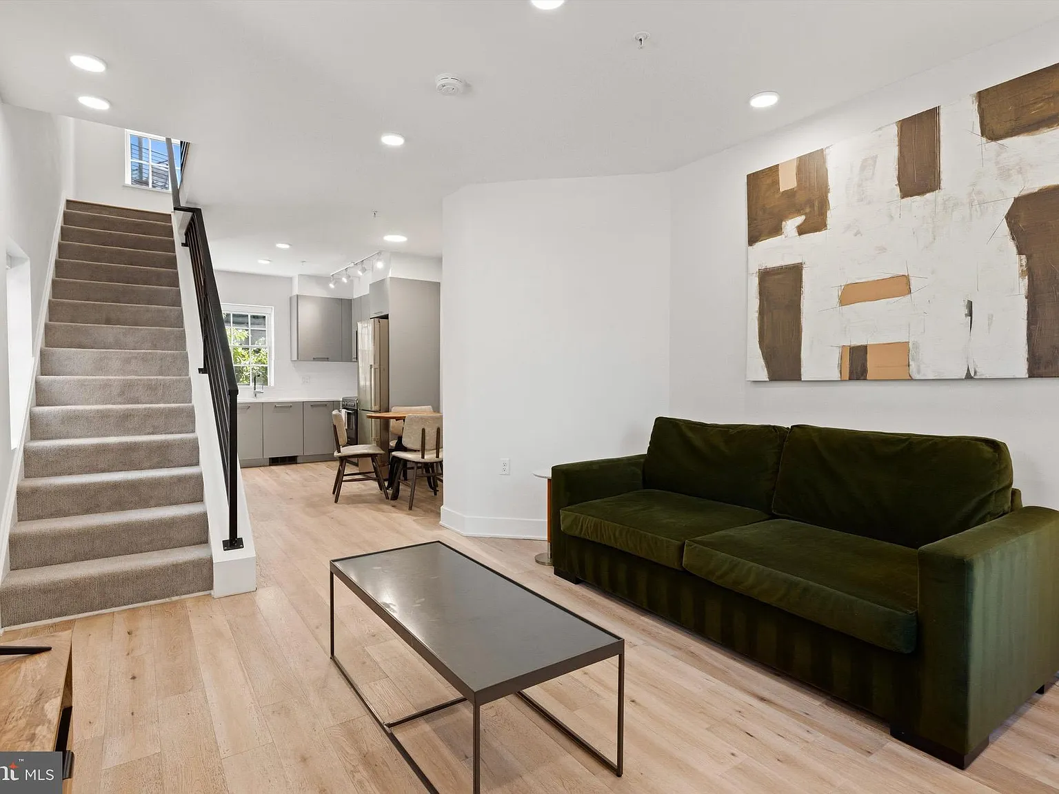 2 bed, 1356 sqft, $3,650 — Photo 4