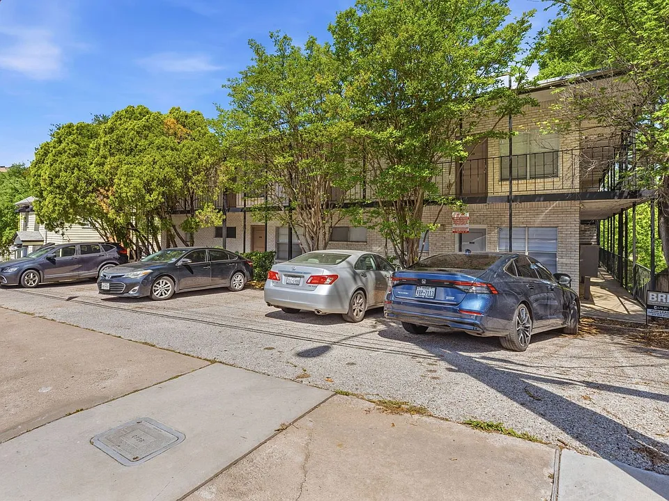 710 E Dean Keeton St #202