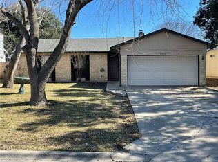 2002 Holly Springs Dr, Taylor, TX 76574