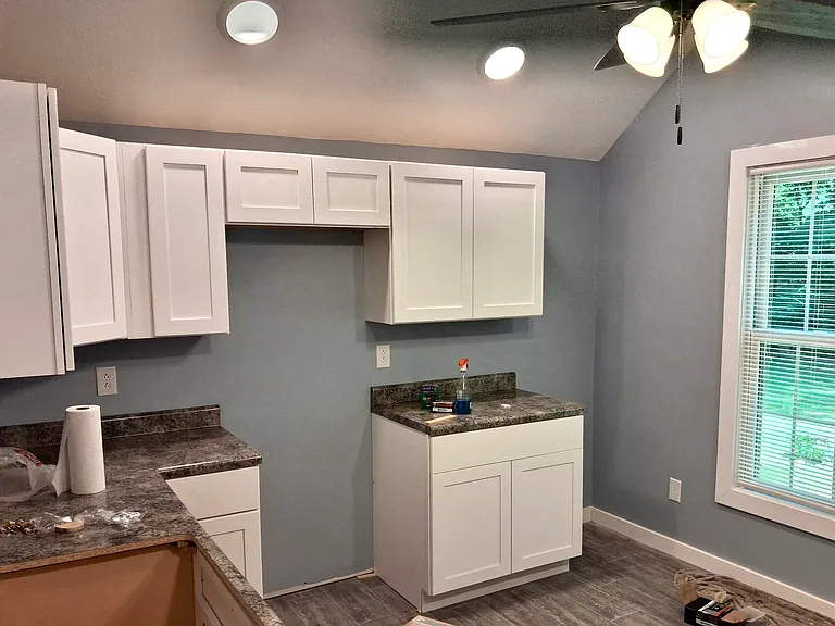 146 S Madison Ave — Photo 3