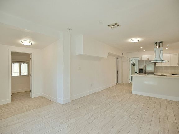 OPEN LIVING/DINING ROOM COMBO