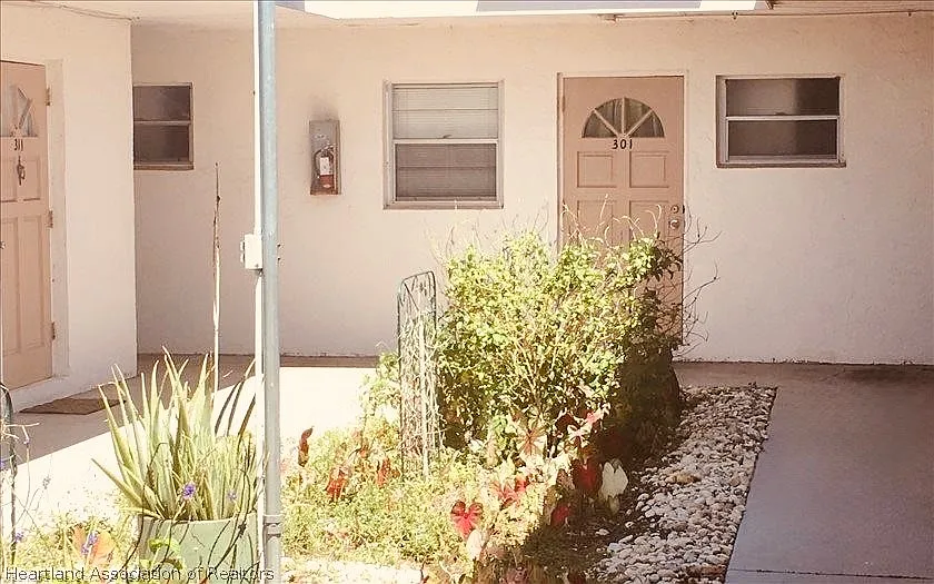 301 Golf Villas Ct NW