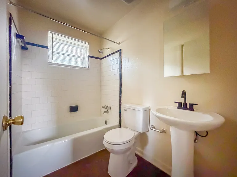 2547 Noel St #2547 — Photo 12