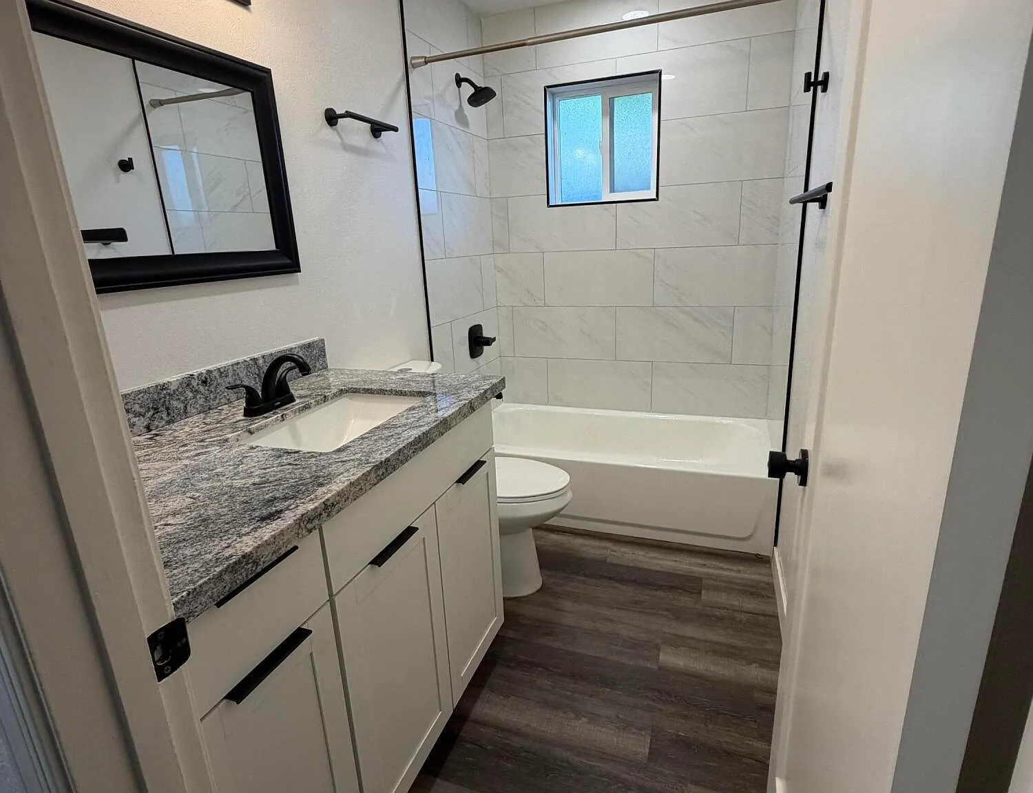 2 bed, 1.0 bath, 825 sqft, $1,725 — Photo 2