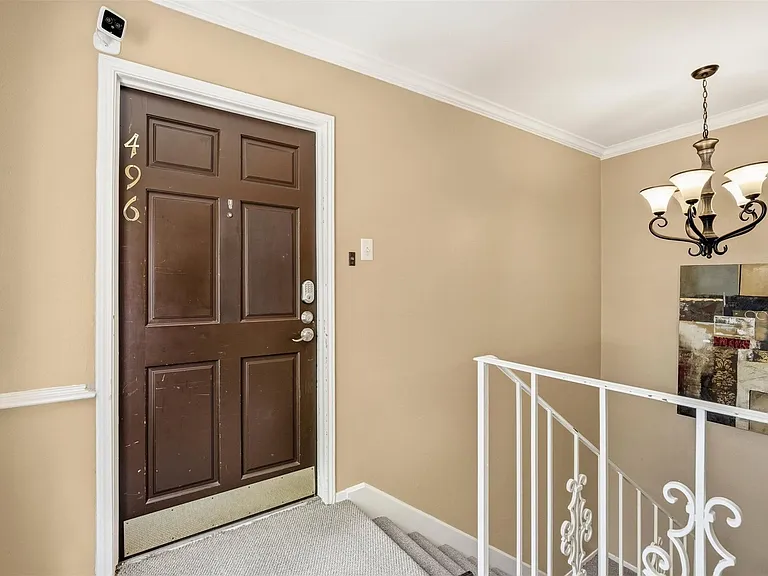 496 N Post Oak Ln #496 — Photo 3