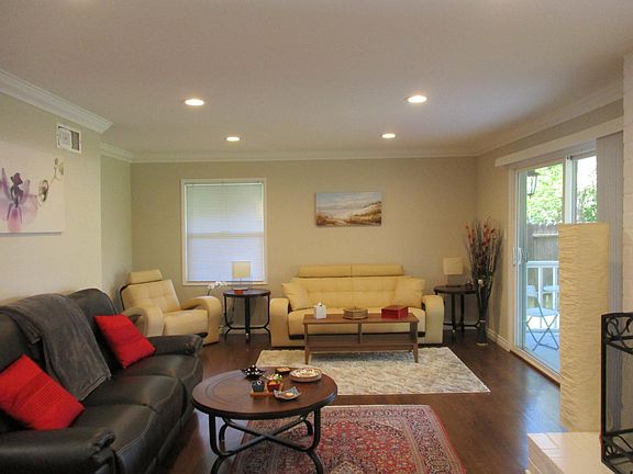 5th image of 22251 Kittridge St