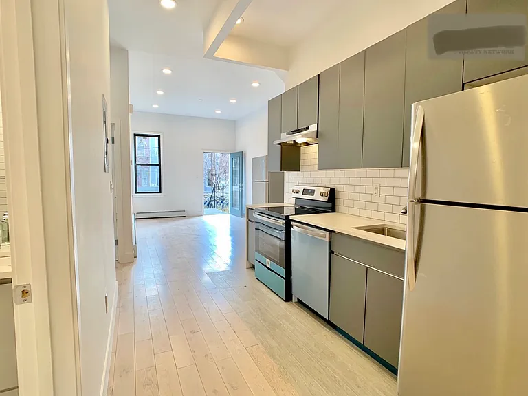 346 Stanhope St #2 — Photo 4
