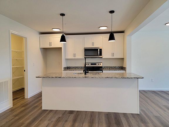 5th image of 19 Pacific Blvd