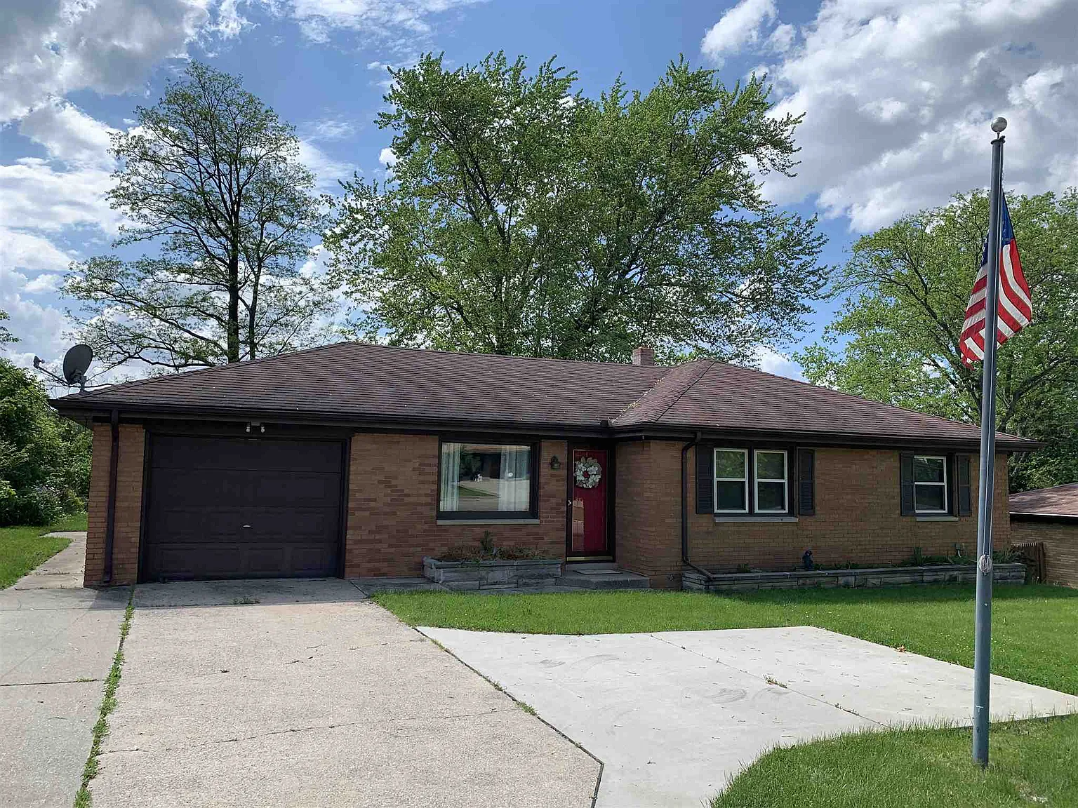 2427 S Ironwood Dr photo 1