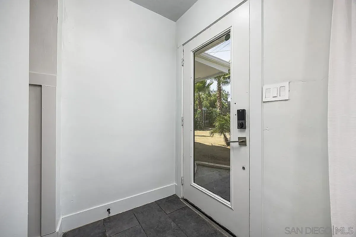 4 bed, 2125 sqft, $4,800 — Photo 4