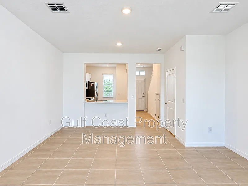 2 bed, 2.5 bath, 1128 sqft, $1,750 — Photo 2