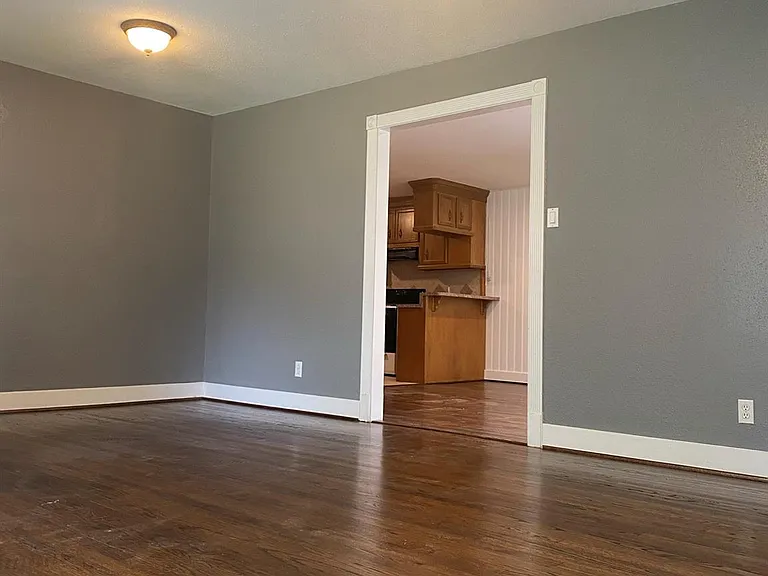 215 Bizerte St — Photo 9