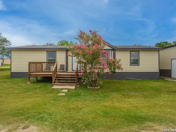 200 W Elwood St, Falls City, TX 78113