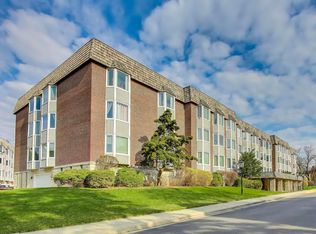400 Ascot Dr APT 1M, Park Ridge, IL 60068
