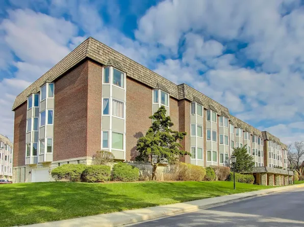 400 Ascot Dr APT 1M, Park Ridge, IL 60068