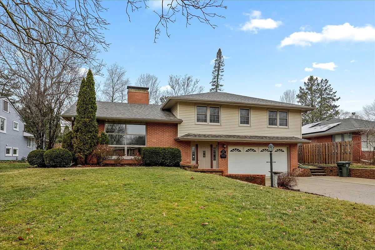 2113 Boudreau Dr photo 1