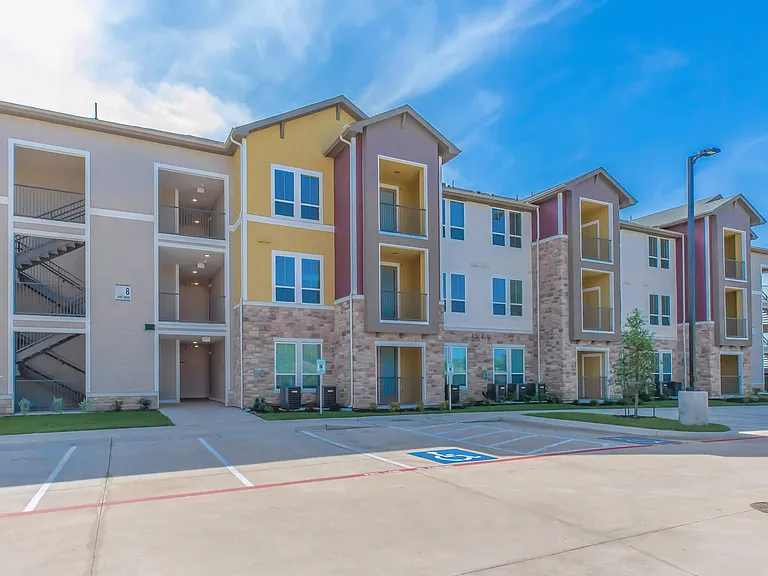 McKinney Falls Apartments — Photo 26