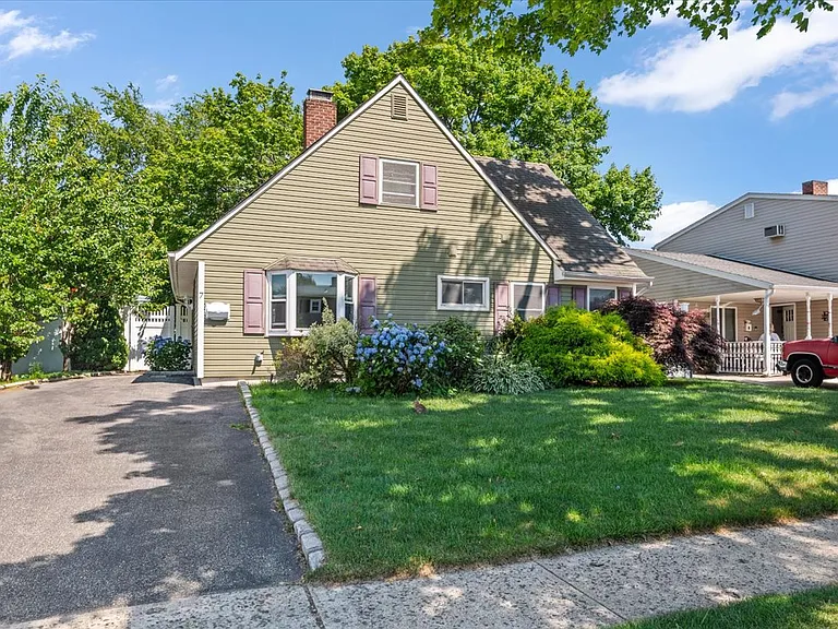 7 Chickadee Ln — Photo 1