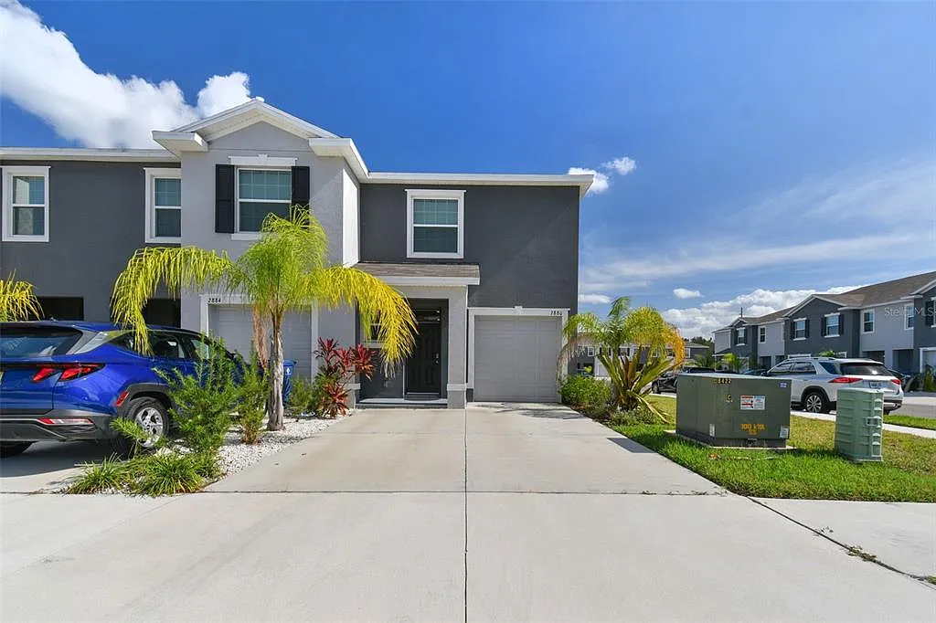 3 bed, 2.5 bath, 1758 sqft, $2,300 — Photo 2