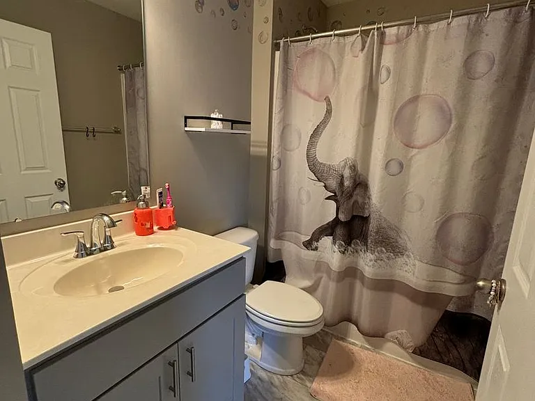 2400 Canterbury Dr — Photo 20