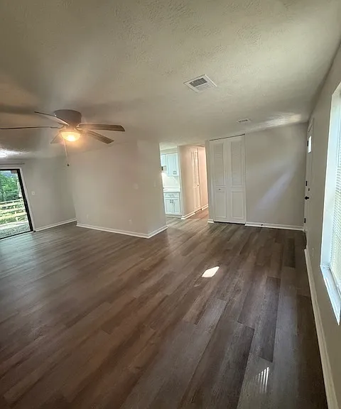 104 N Meade Dr — Photo 3