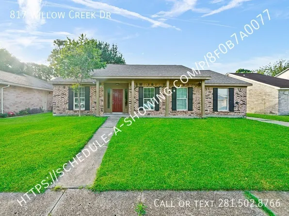 817 Willow Creek Dr, La Porte, TX 77571