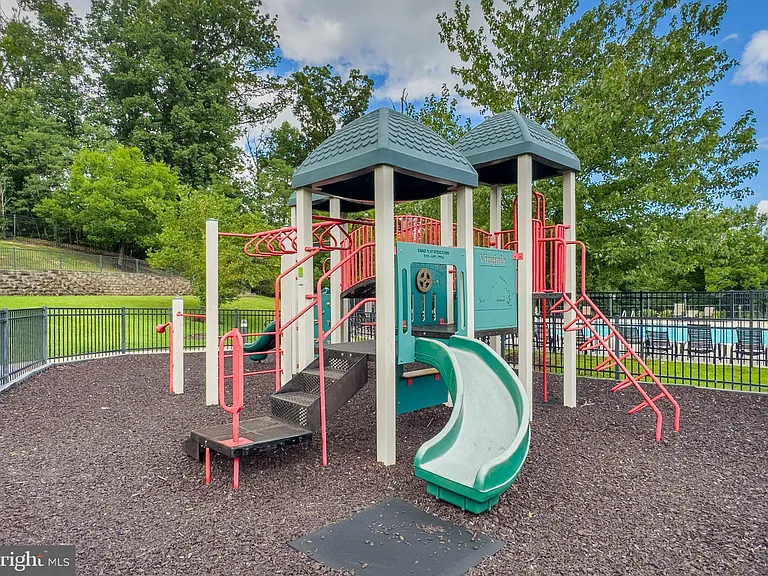 14862 Potomac Branch Dr — Photo 47