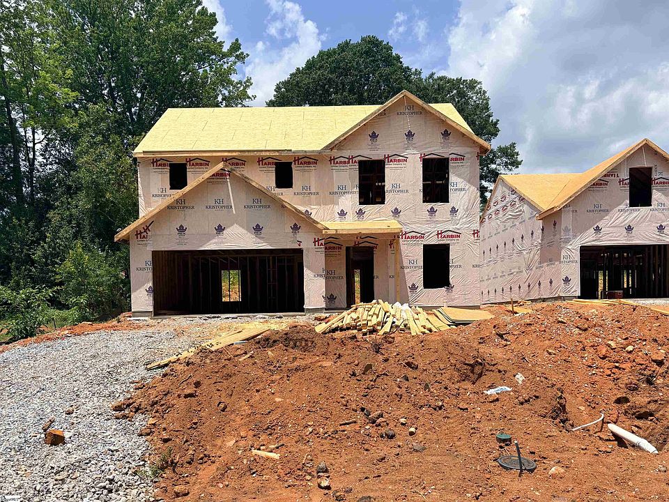 1st image of 405 Lake Circle Dr