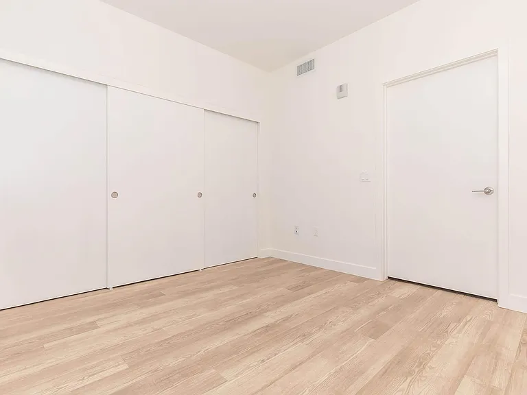 Woodlake Apartments — Photo 44