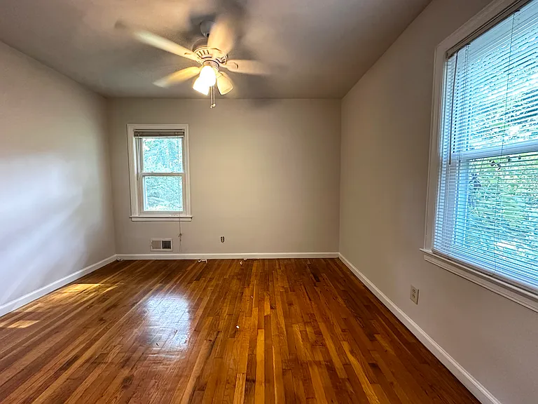 538 N Superior Ave — Photo 40