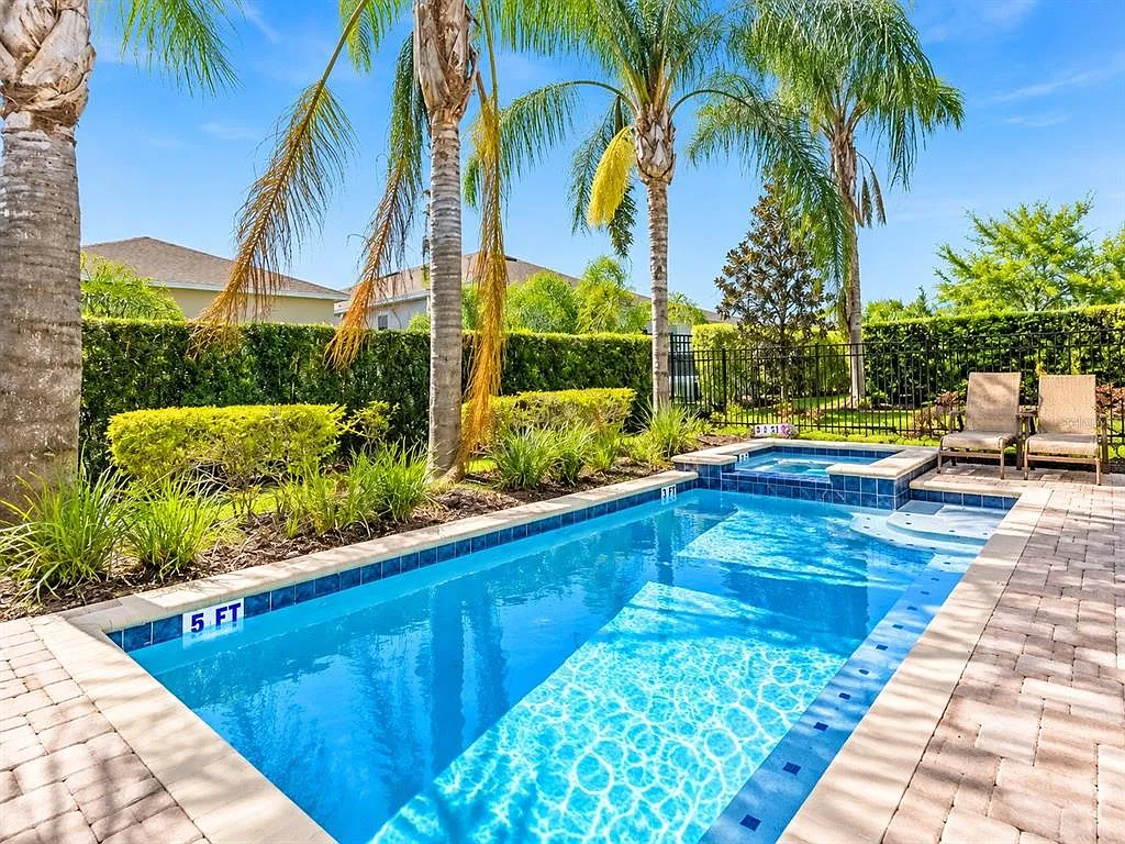 8 bed, 7.0 bath, 3412 sqft, $4,700 — Photo 4