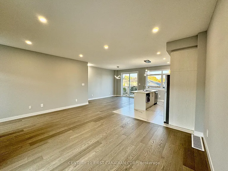 349 Southdale Rd E #26 — Photo 12