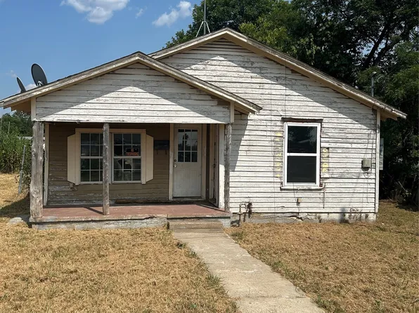 204 8th St, Honey Grove, TX 75446