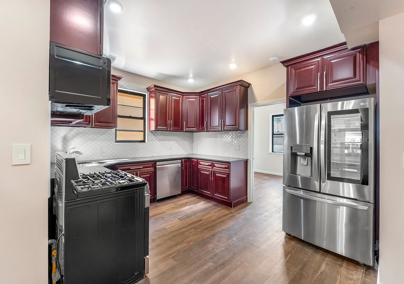 3 bed, $2,400 — Photo 2