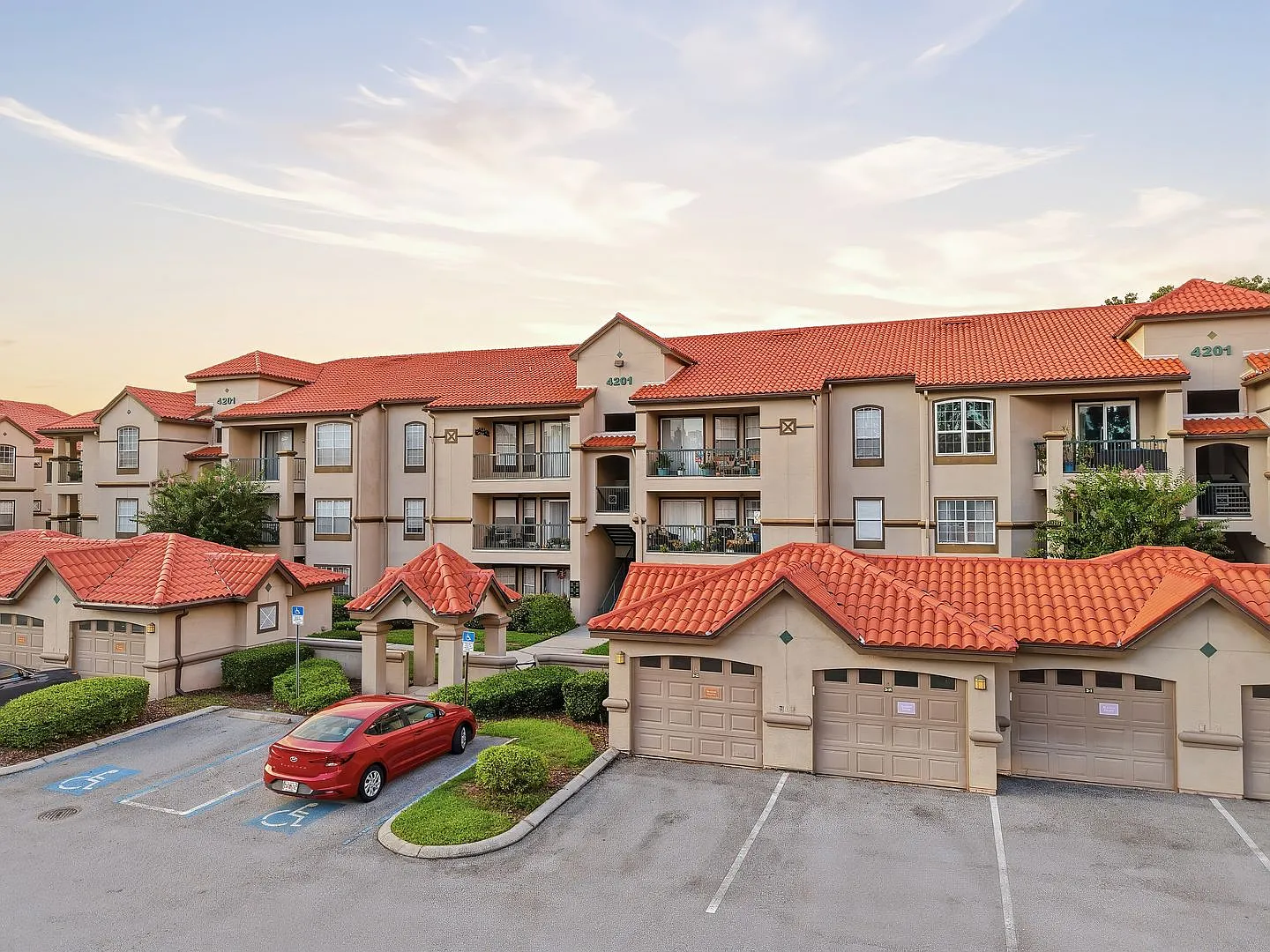 Charming Condo in desirable Calusa Trace! — Photo 2