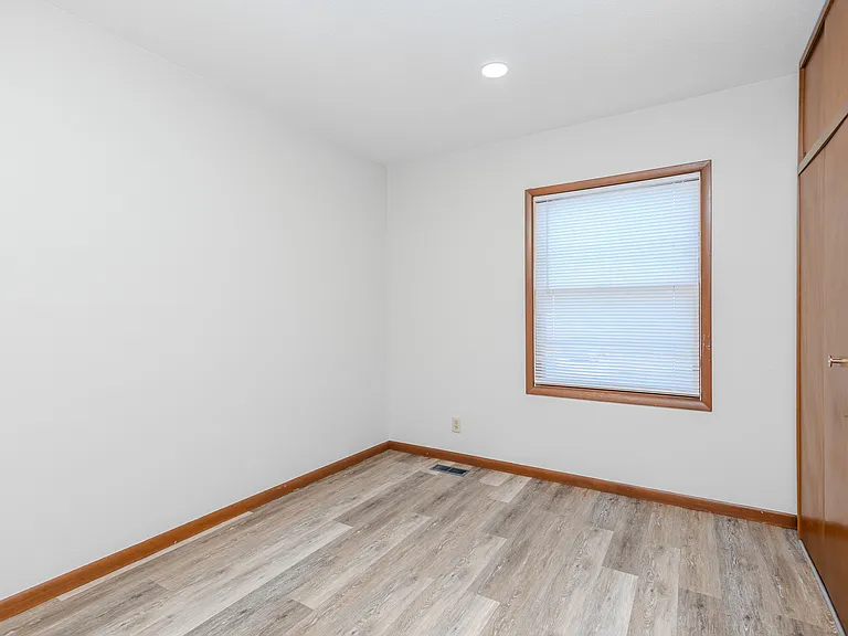 4363 Medina Dr — Photo 11
