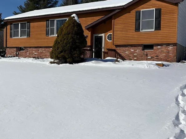 12 Stourbridge Ln, Honesdale, PA 18431