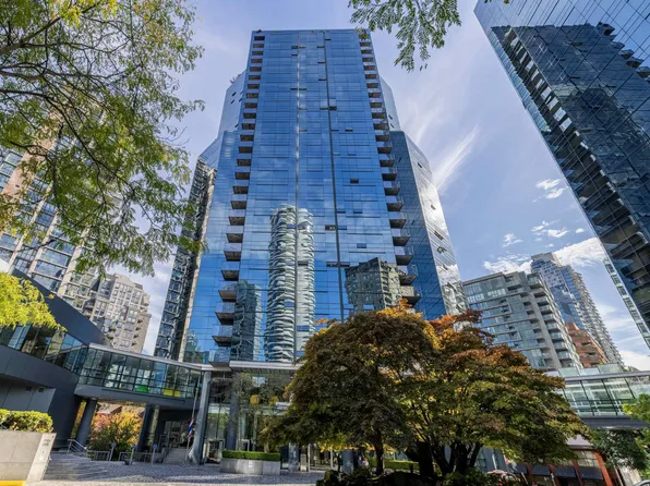 1050 Burrard St #1406, Vancouver, BC V6Z 2S3