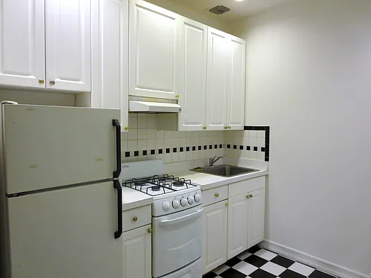 Rented by Keller Williams NYC | media 19