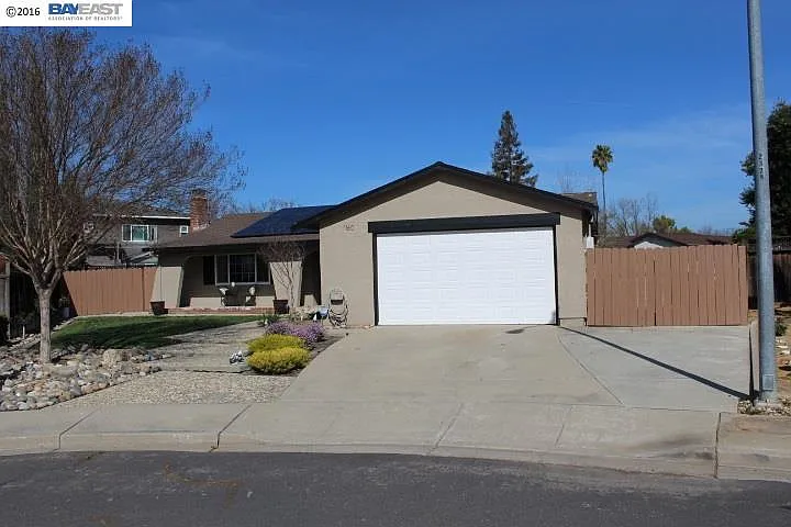 1160 Crystal Cir photo 1