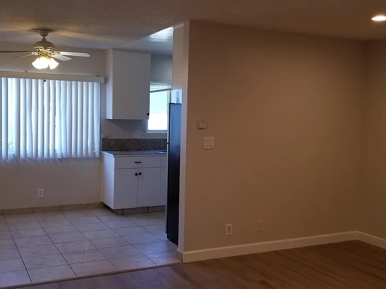 11471 Oxnard St — Photo 5