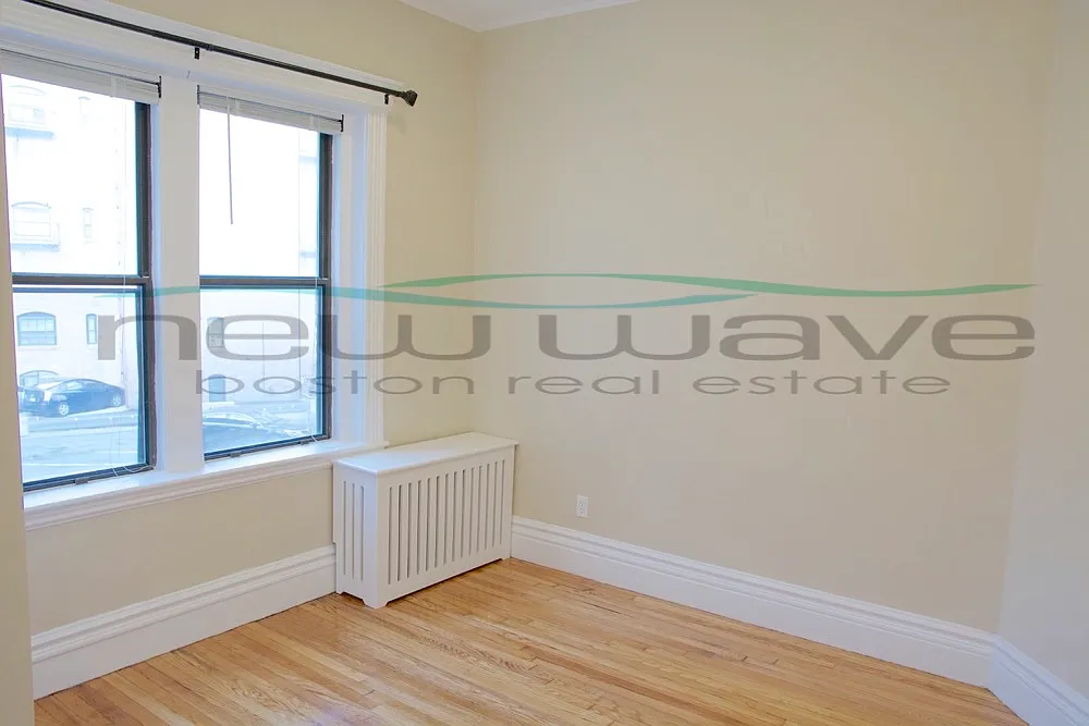 2 bed, 999 sqft, $3,600 — Photo 2