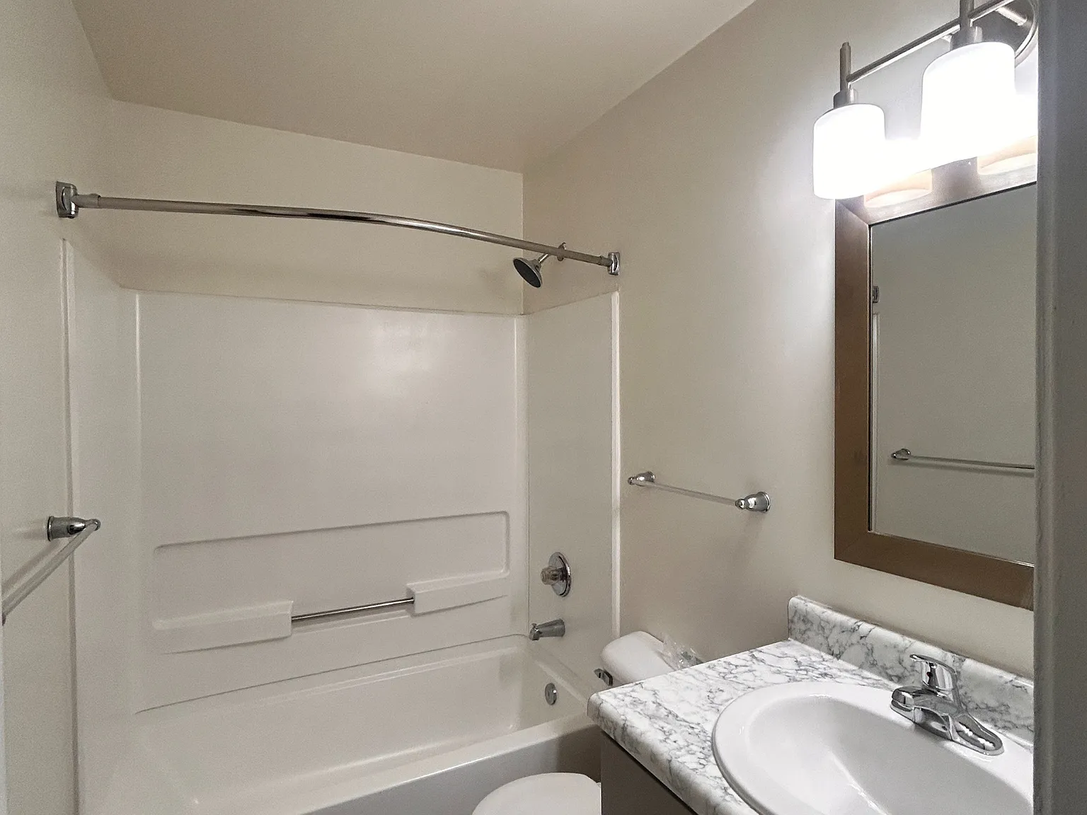 2 bed, 2.5 bath, 1181 sqft, $1,630 — Photo 2