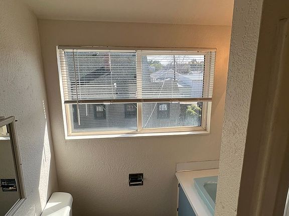 5th image of 801 S 16th Ave #1/2
