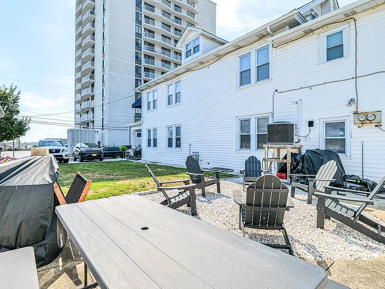 229 N Derby Ave #2 — Photo 28